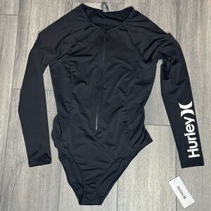 Hurley Women's Sz XL Black L/S 1-Pc Front Zip Bodysuit/Swimsuit
Surf Rashguard
